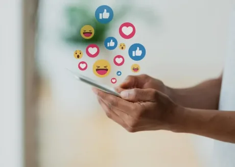 إيجابيات وسلبيات مواقع التواصل الاجتماعي