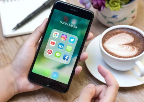 سلبيات مواقع التواصل