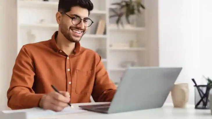 أفضل المواقع والمنصات للتعلم عن بعد وتنمية المهارات مجاناً