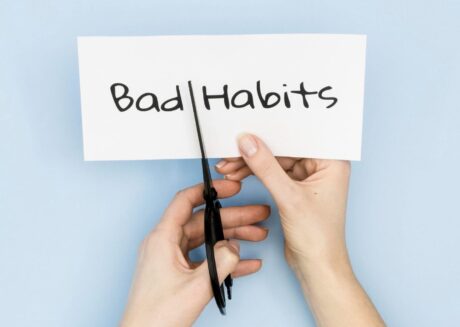 10 عادات سيئة عليك التخلص منها لتكون شخص سعيد